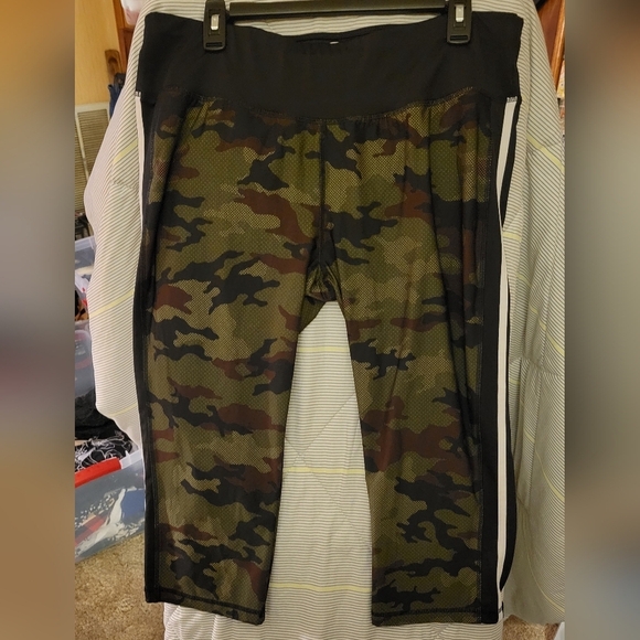 Athletic Works Pants - Athletic Works Camo Capri Pants XXL